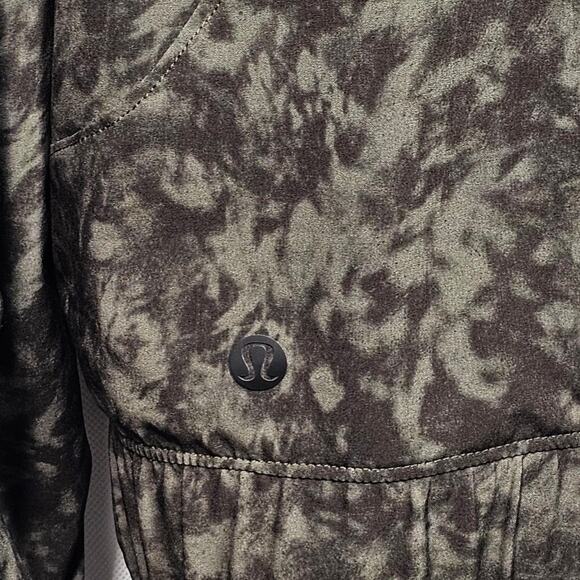 Lululemon Bombs Away Jacket Black / Summer Shade Medium Olive Dark Olive Size 6 - Picture 4 of 11